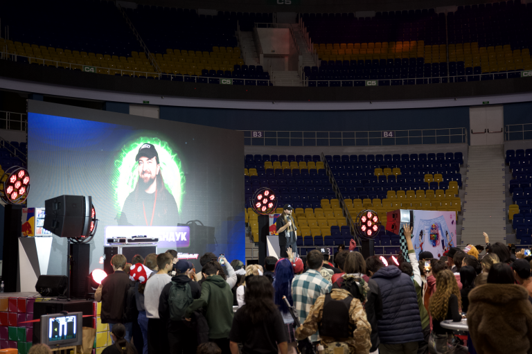 Үлкен фестивальдердің сахна артындағы өмірі: Skill All курсынан өткен қыздың оқиғасы