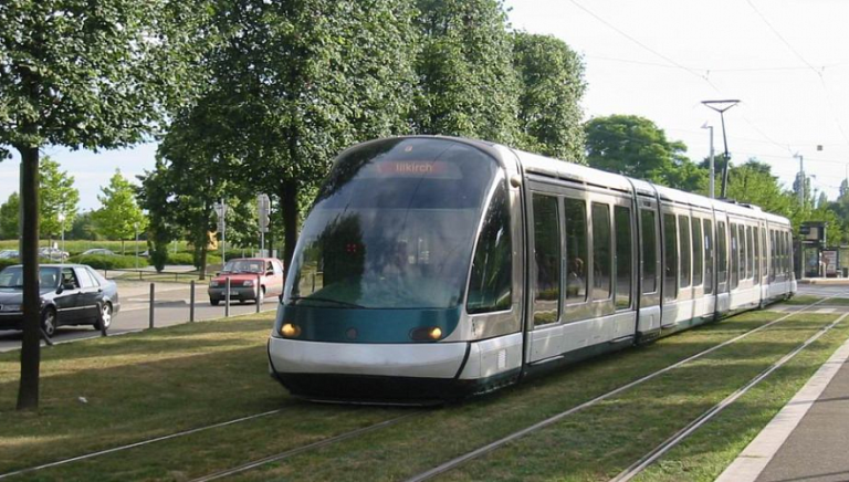 Алматыға ЛРТ қаншалықты қажет: қаладағы кептелісті шеше ала ма?