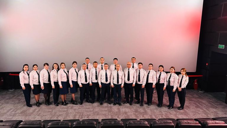 №75 мекемесінің жеке құрамы Халық қаһарманы Ғазиз Байтасов туралы фильмді тамашалады