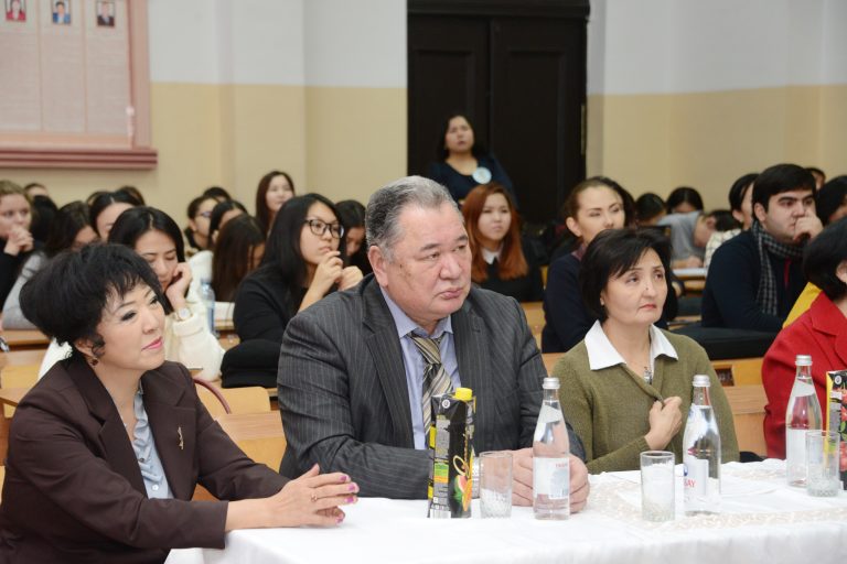 ҚАСЫҢЫЗДА КІМ ЖҮРГЕНІН БІЛЕСІЗ БЕ?