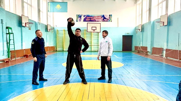 Күш пен төзімділік сыналған сәт: Абай облысының әйелдер колониясында гір көтеруден турнир өтті