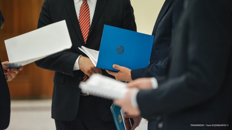 Кризис доверия и формализм