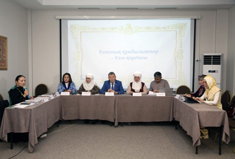 В Алматы правозащитники и юристы поддержали поправки по запрету ЛГБТ-пропаганды