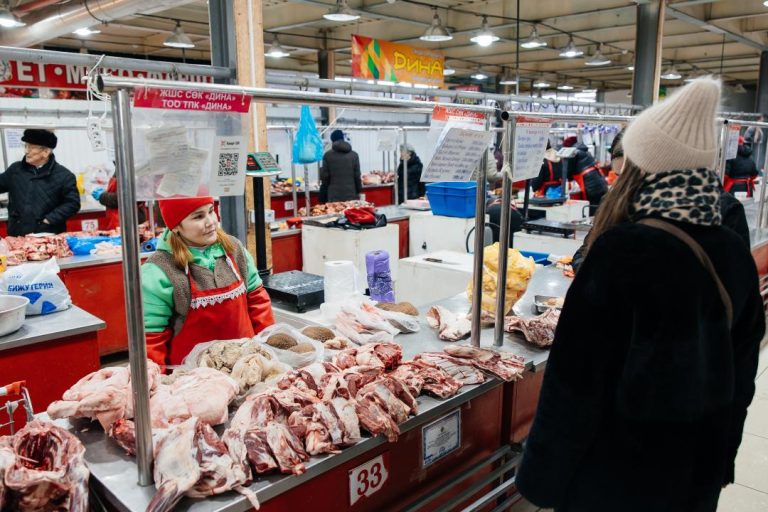 Атырауда 30-дан астам әлеуметтік маңызы бар азық-түлік тауарының бағасына бақылау жүргізілді