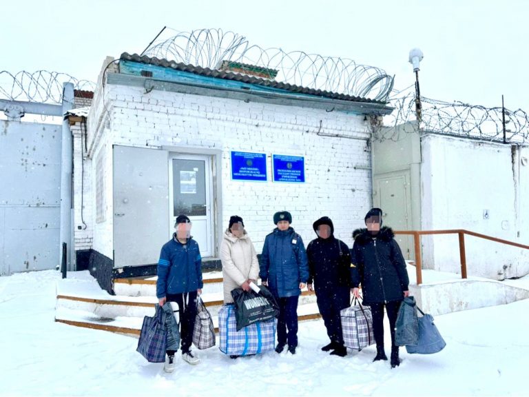 Жаңа өмірге қадам: Абай облысындағы әйелдер колониясында үш сотталған бостандыққа шықты