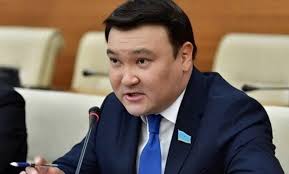 Мақсат Толықбай, «AMANAT» партиясы фракциясының мүшесі: Жаңа Ата заңның қазақ тіліндегі нұсқасы толықтай қайта жазылды