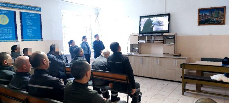 Осуждённым показали социальные видеоролики о заботе, уважении и любви