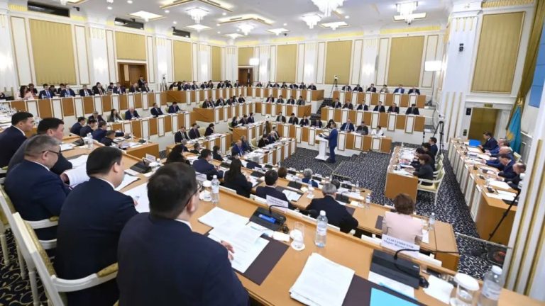 Работа Конституционной комиссии продолжается