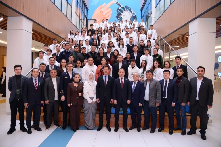 Молодежь «Ауыл» партиясы поддерживает Конституционную реформу: в Костанае сельская молодежь осваивает новые тренды цифрового мира