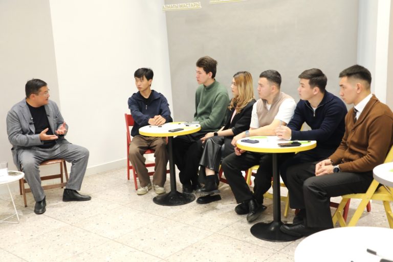 Алматы жастары жаңа Конституция жобасына қолдау білдірді