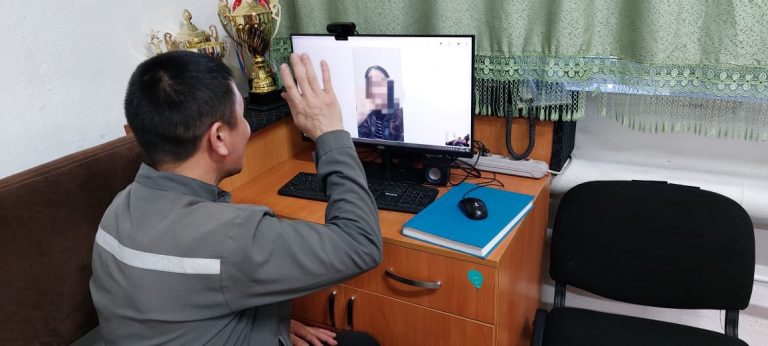В области Абай осужденный поздравил супругу с Наурызом по видеосвязи