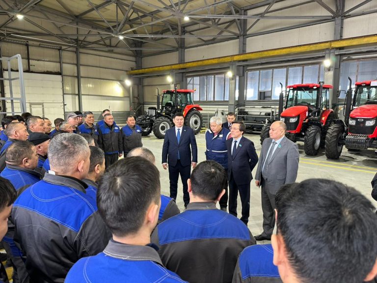 Государственный советник вместе с членами Общенациональной коалиции провели ряд встреч с населением области Абай