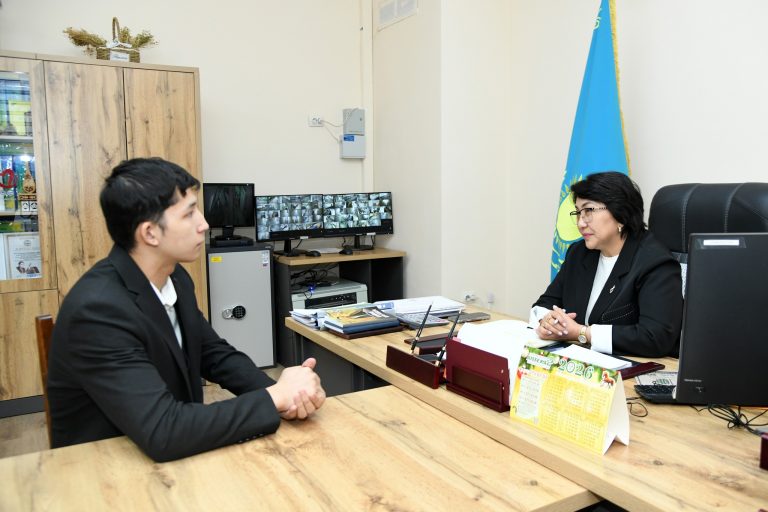 БІТІРУШІ ТҮЛЕКТЕР ЖҰМЫС БЕРУШІЛЕРМЕН КЕЗДЕСТІ