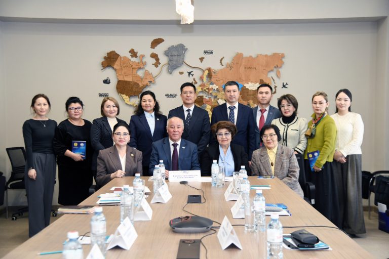 ФИЛОЛОГИЯ ҒЫЛЫМДАРЫН ДАМЫТУ МӘСЕЛЕЛЕРІ ТАЛҚЫЛАНДЫ