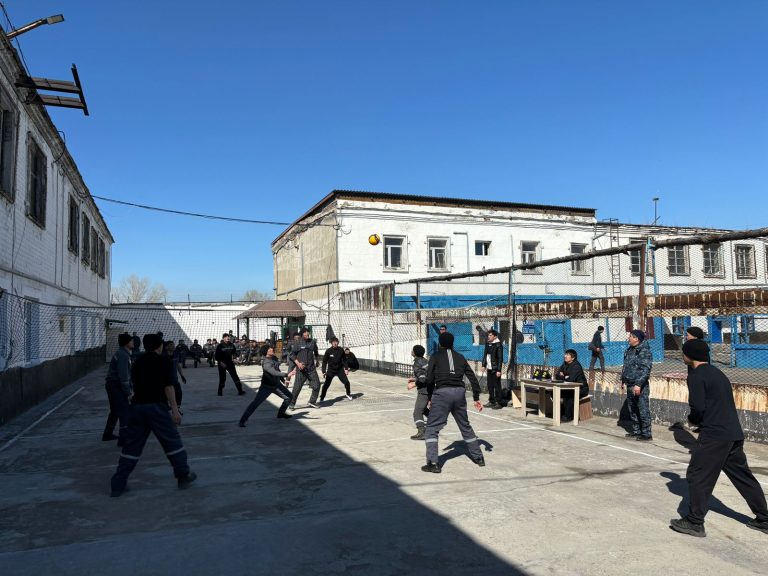 Абай облысындағы қауіпсіздігі барыеша жоғары мекемесінде сотталғандар арасында волейбол турнирі өтті