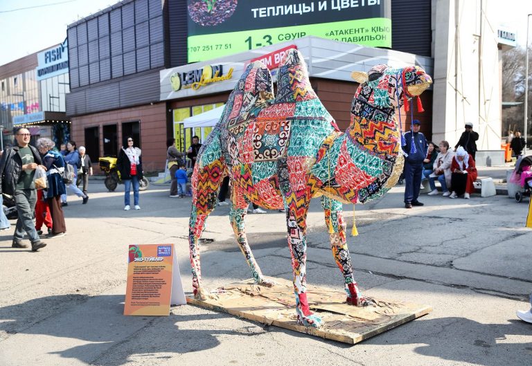 Дәстүрдің экологиялық бейнесі: Алматыда қайта өңделген материалдардан жасалған ер-тоқым көрсетілді