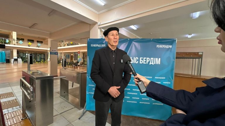 Бізге бүкіл әлем көз тігіп отыр