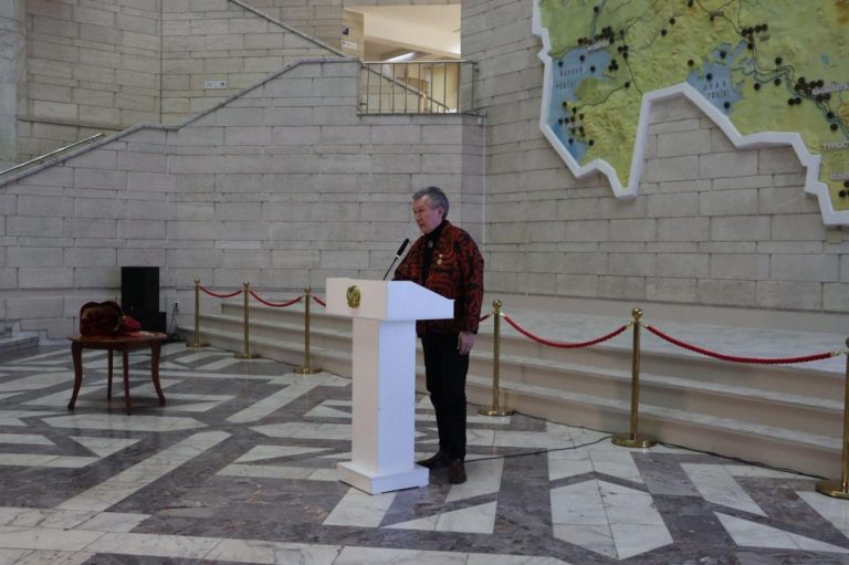 Ұлттық орталық музейде Болат Мұхамедиевтің «Қолөнер тарихы» атты ретроспективті көрмесі ашылды