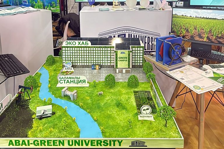 АБАЙ УНИВЕРСИТЕТІНІҢ ҒЫЛЫМИ ЖОБАЛАРЫ ХАЛЫҚАРАЛЫҚ САММИТ КӨРМЕСІНЕ ҚОЙЫЛДЫ