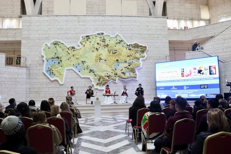 Қазақстан Республикасының Ұлттық орталық музейі «БІР АСПАН АСТЫНДА» халықаралық заманауи өнер көрмесін ұсынды