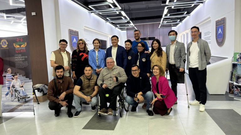 ҚазҰУ-да тең мүмкіндік пен достықты дәріптеген үстелүсті жарысы