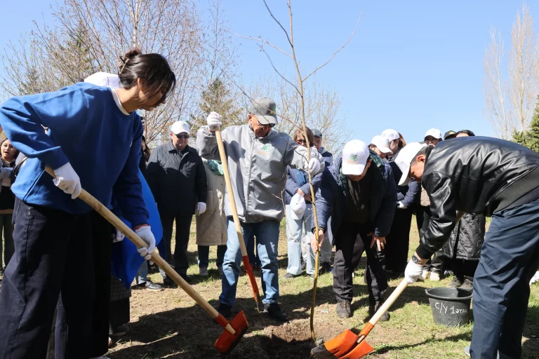Молодежь ЕНУ приняла участие в акции «Таза Қазақстан»