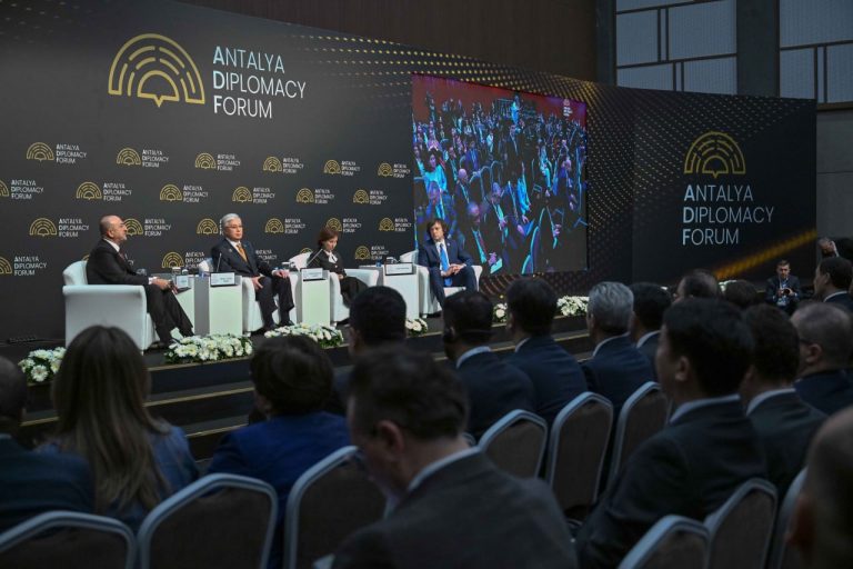 Глава государства особо отметил роль Президента Реджепа Тайипа Эрдогана, под руководством которого Турция укрепляет свои позиции в качестве авторитетного участника международных отношений