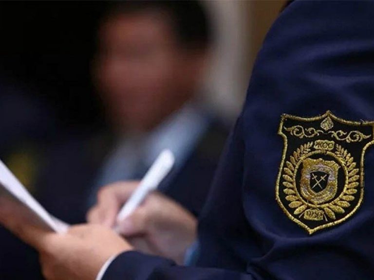Между долгом и справедливостью
