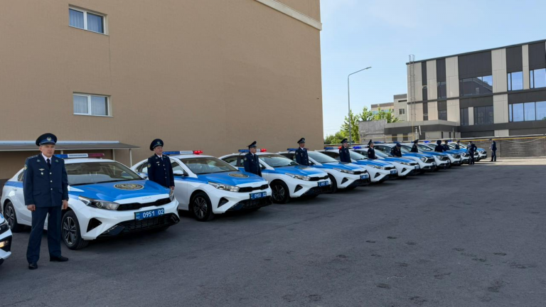 Пробация қызметінің қызметкерлеріне жаңа қызметтік автокөліктердің кілттерін табыстау салтанатты рәсімі өтті