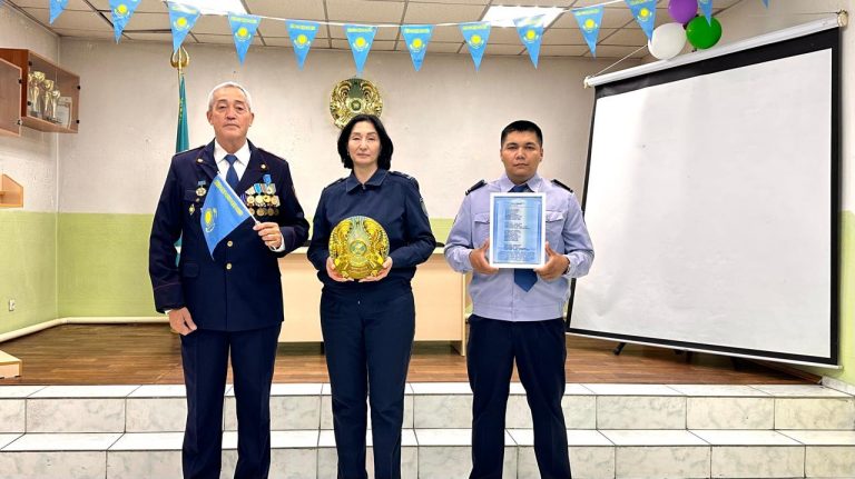 Абай облысы бойынша ҚАЖ қызметкерлерінің үш буыны Қазақстанның мемлекеттік рәміздері аясында бас қосты