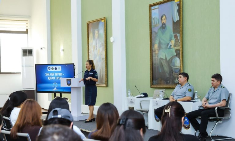 Студенттер құқықтық мәдениет мәселелерін талқылады