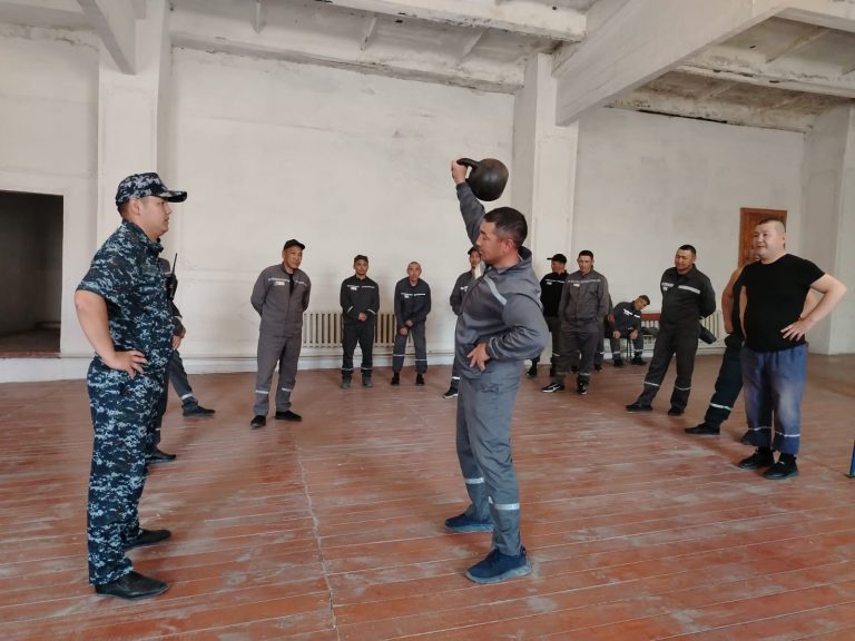 №20 мекемеде сотталғандар арасында жазғы спартакиада аясында армрестлинг пен гір көтеруден жарыстар өткізілді