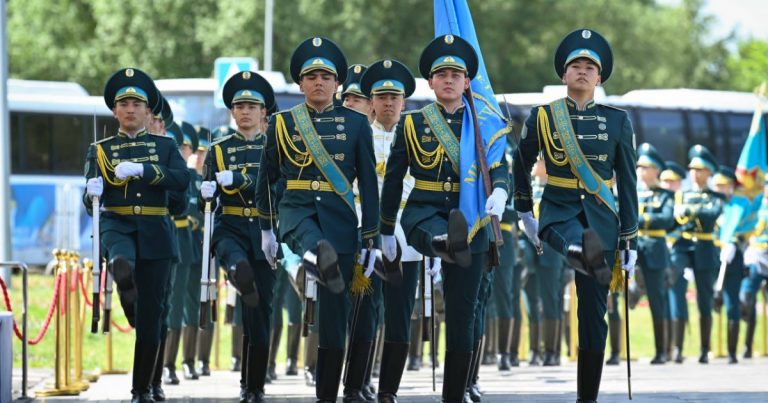 Мемлекет басшысы Қасым-Жомарт Тоқаев Мемлекеттік Ту көтеру рәсіміне қатысты