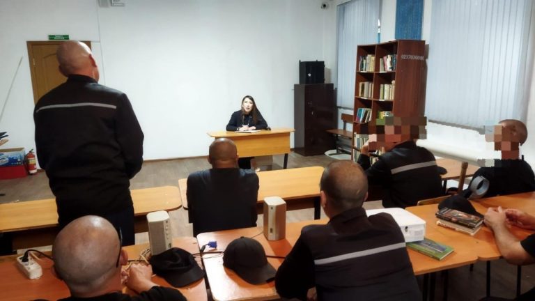 Абай облысы бойынша ҚАЖ департаментінің барынша қауіпсіз мекемесінде сотталғандармен Абай облысы Заң консультанттары палатасының өкілі кездесті