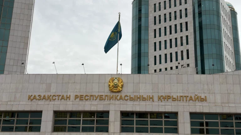 Құрылтайда заң жобалары үш оқылымда қаралады: Жаңа регламентте не бар? 