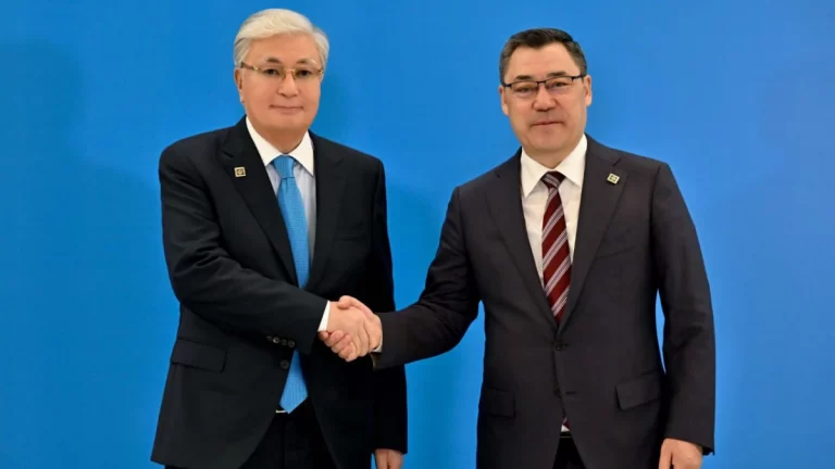 Қасым-Жомарт Тоқаев Қырғызстан президентін Тәуелсіздіктің 35 жылдығымен құттықтады 