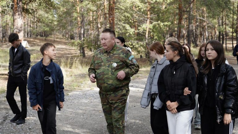 Воспитание природой: в «Семей орманы» организовали экологическую экскурсию для детей