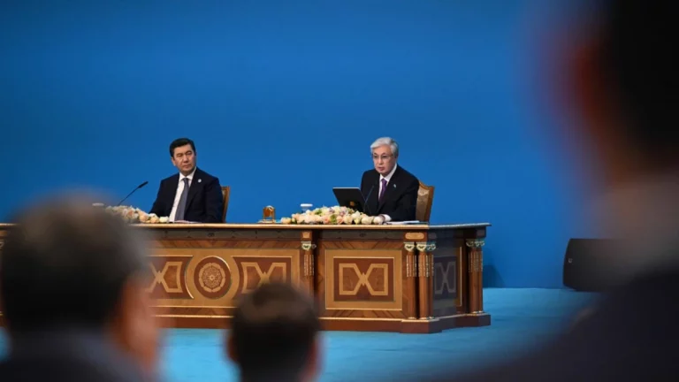 Қазақ тілінде бір ауыз сөз айта алмау білімсіздіктің белгісіне айналды – Президент  