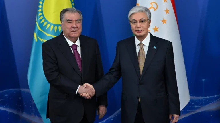 Қасым-Жомарт Тоқаев Тәжікстан президентін Тәуелсіздіктің 35 жылдығымен құттықтады 