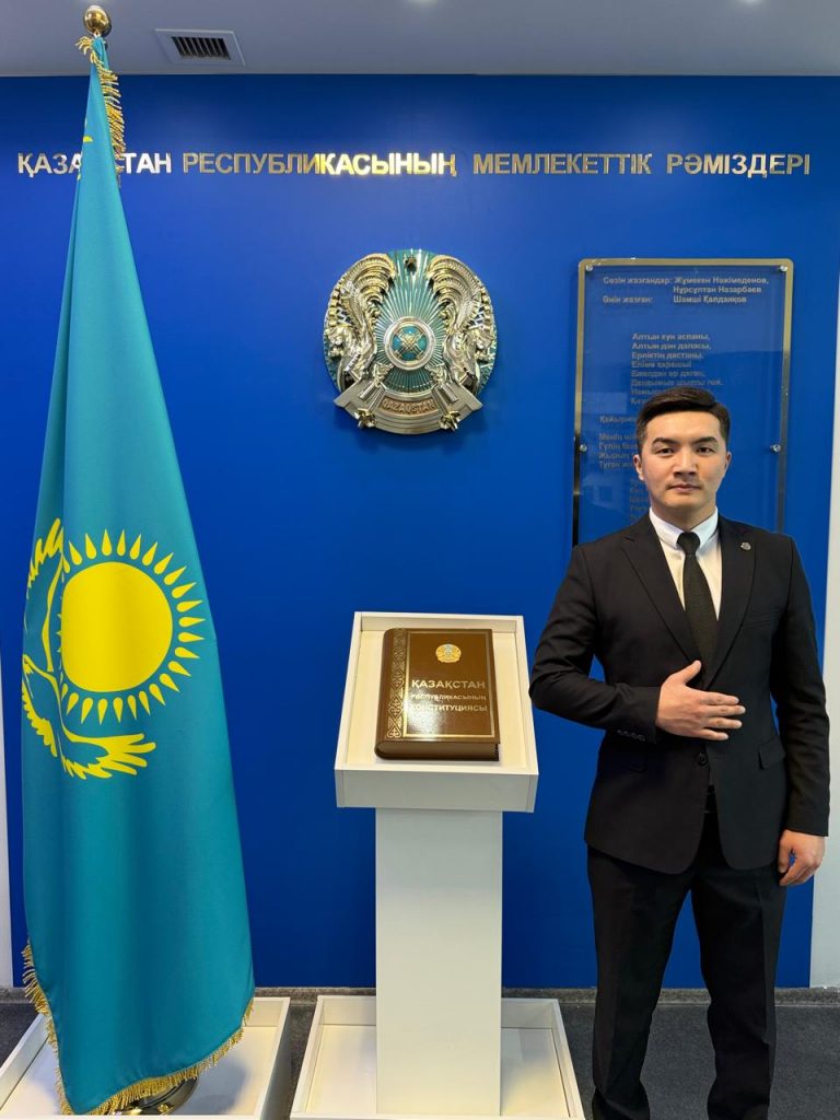 АДАЛ АЗАМАТ-ЕЛГЕ ҚЫЗМЕТ ЕТУДІҢ ЖАРҚЫН ҮЛГІСІ
